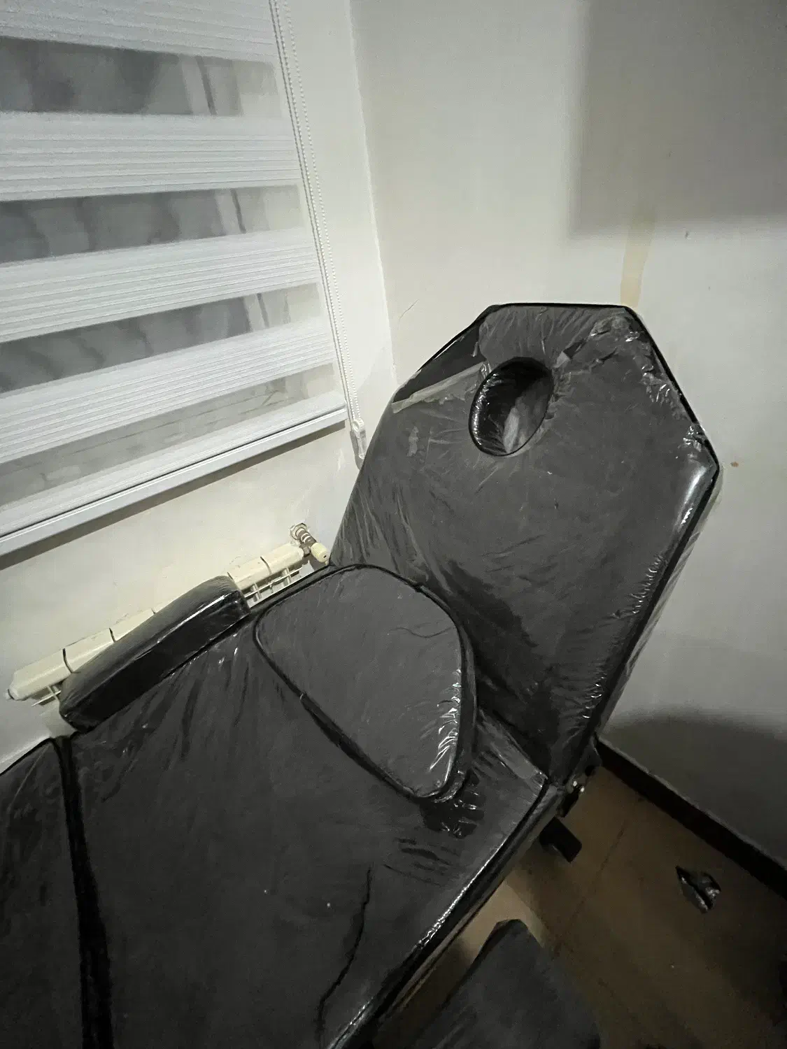 تخت آرایشی و تاتو|آرایشگاه و سالن‌های زیبایی|رشت, دیلمان|دیوار