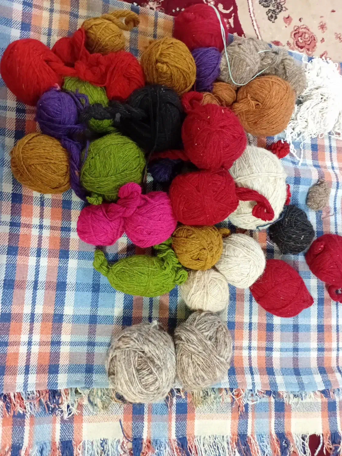 فروش مقداری نخ قالی|لوازم خیاطی و بافتنی|آبدانان, |دیوار