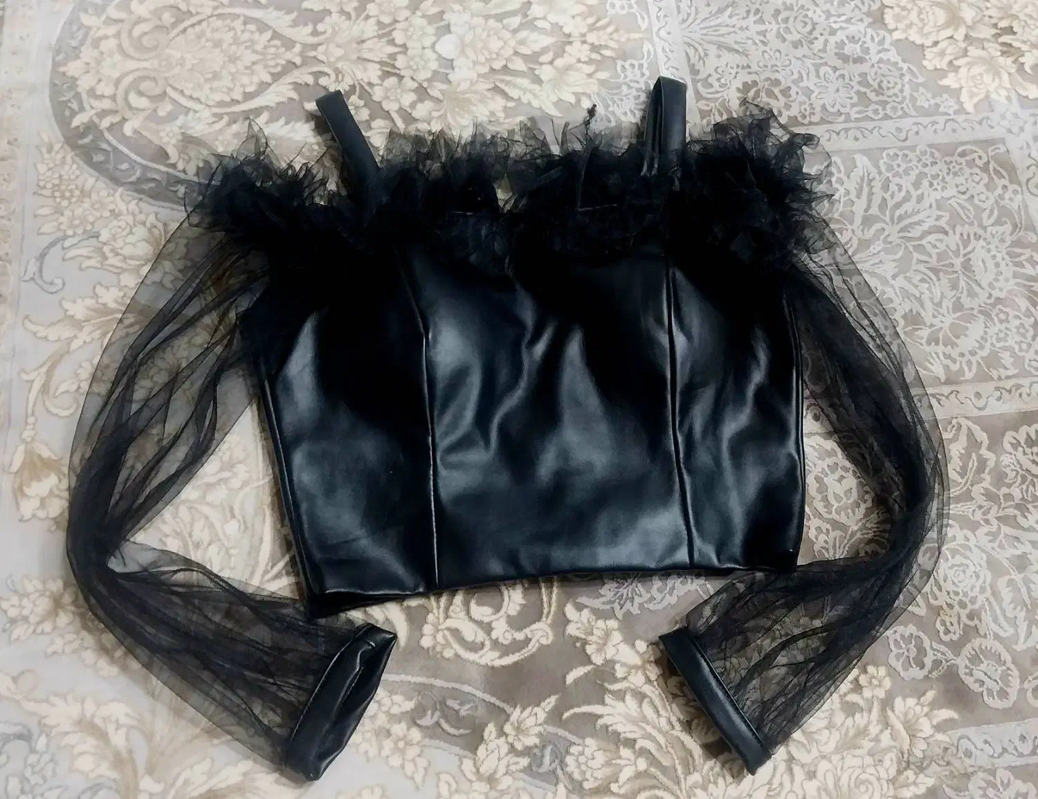 لباس عروسکی|لباس|قدس, شهرقدس|دیوار