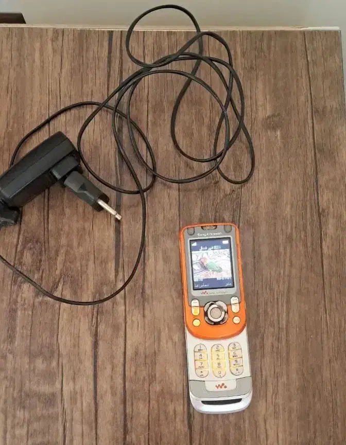 گوشی سونی اریکسون w550 کاملا سالم و کمیاب|موبایل|تهران, توحید|دیوار