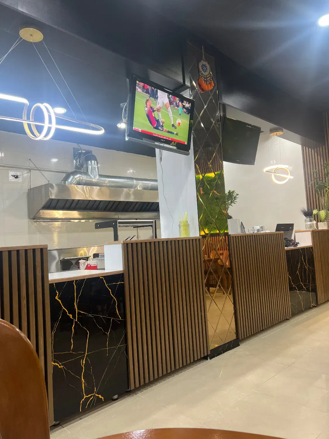 به یک نیروی سالندار خانم نیازمندیم|استخدام خدمات فروشگاه و رستوران|لامرد, |دیوار