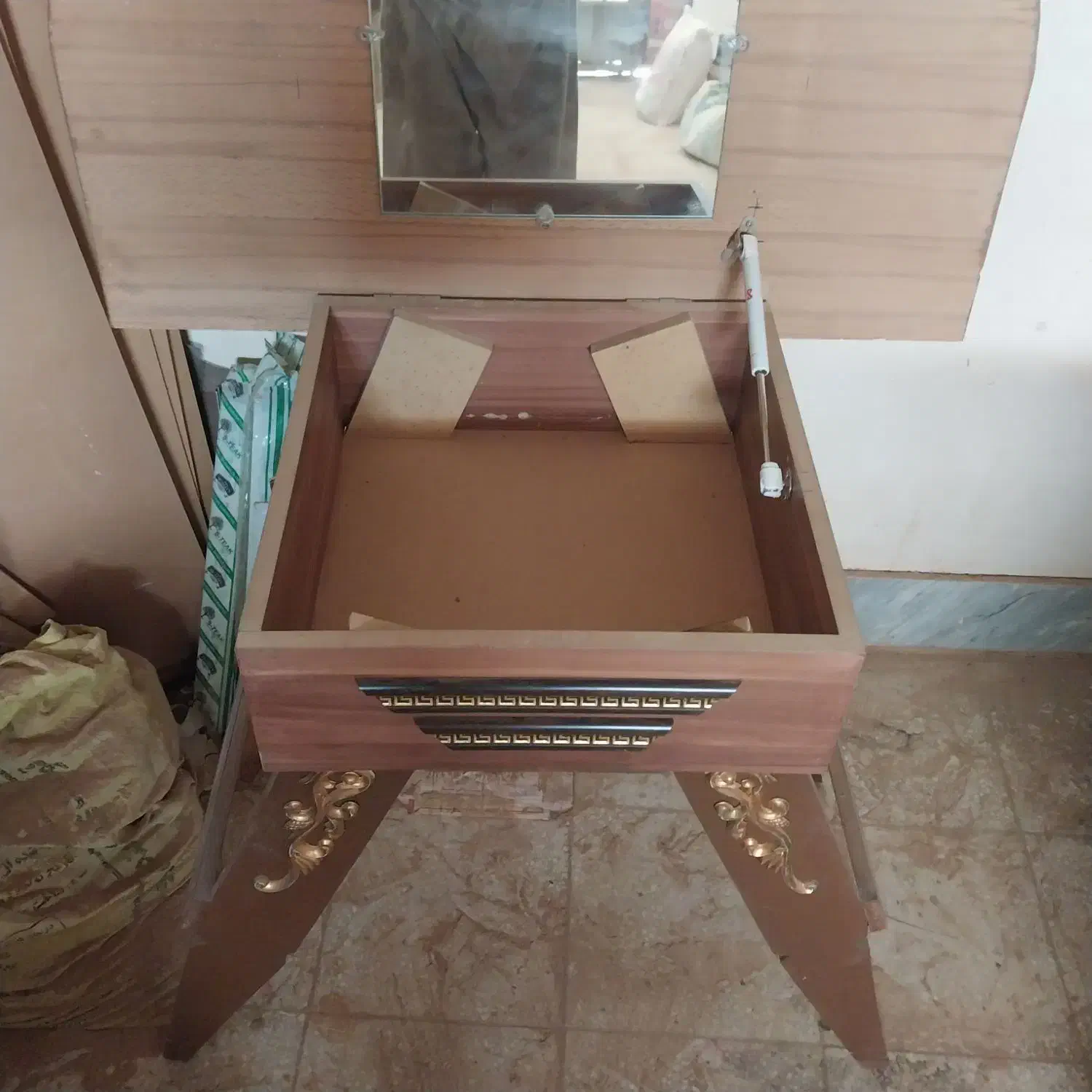 میز کار میز همه کاره کشو دار وکم جا تحریر|میز تحریر و کامپیوتر|اصفهان, قلعه طبره|دیوار