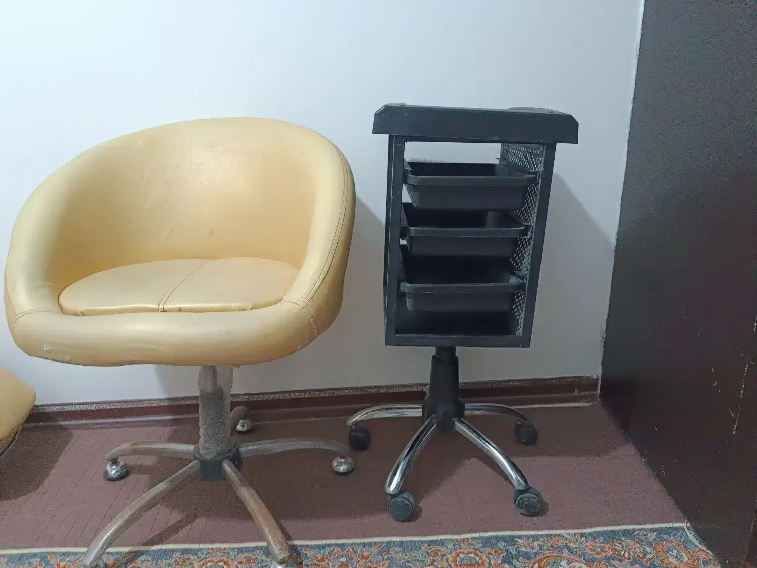 صندلی ترولی|صندلی و نیمکت|پیشوا, |دیوار