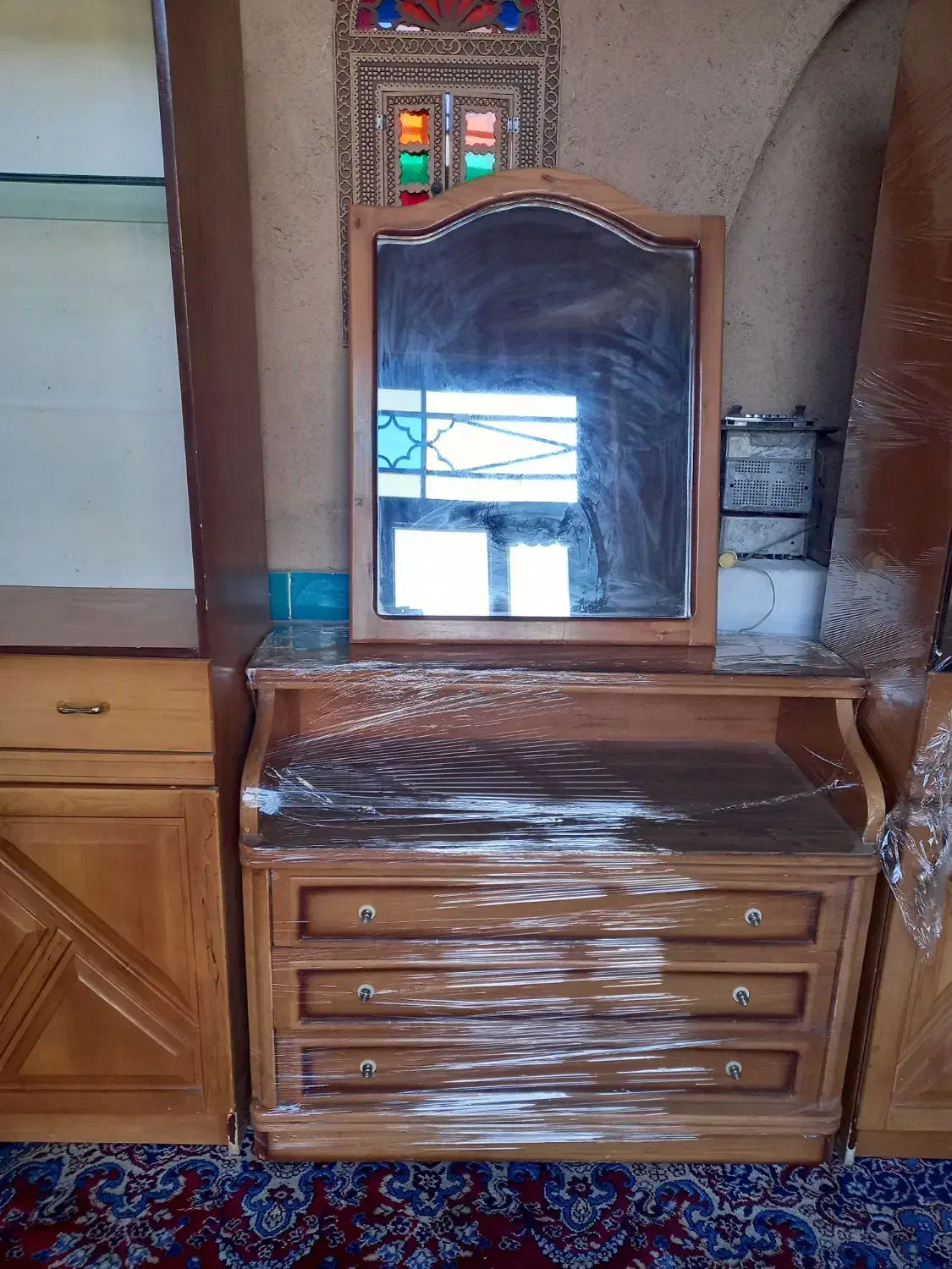 ست کامل ویترین چوبی میز آرایشی و آینه  تمیز و سالم|بوفه، ویترین، کنسول|نجف‌آباد, ویلاشهر|دیوار