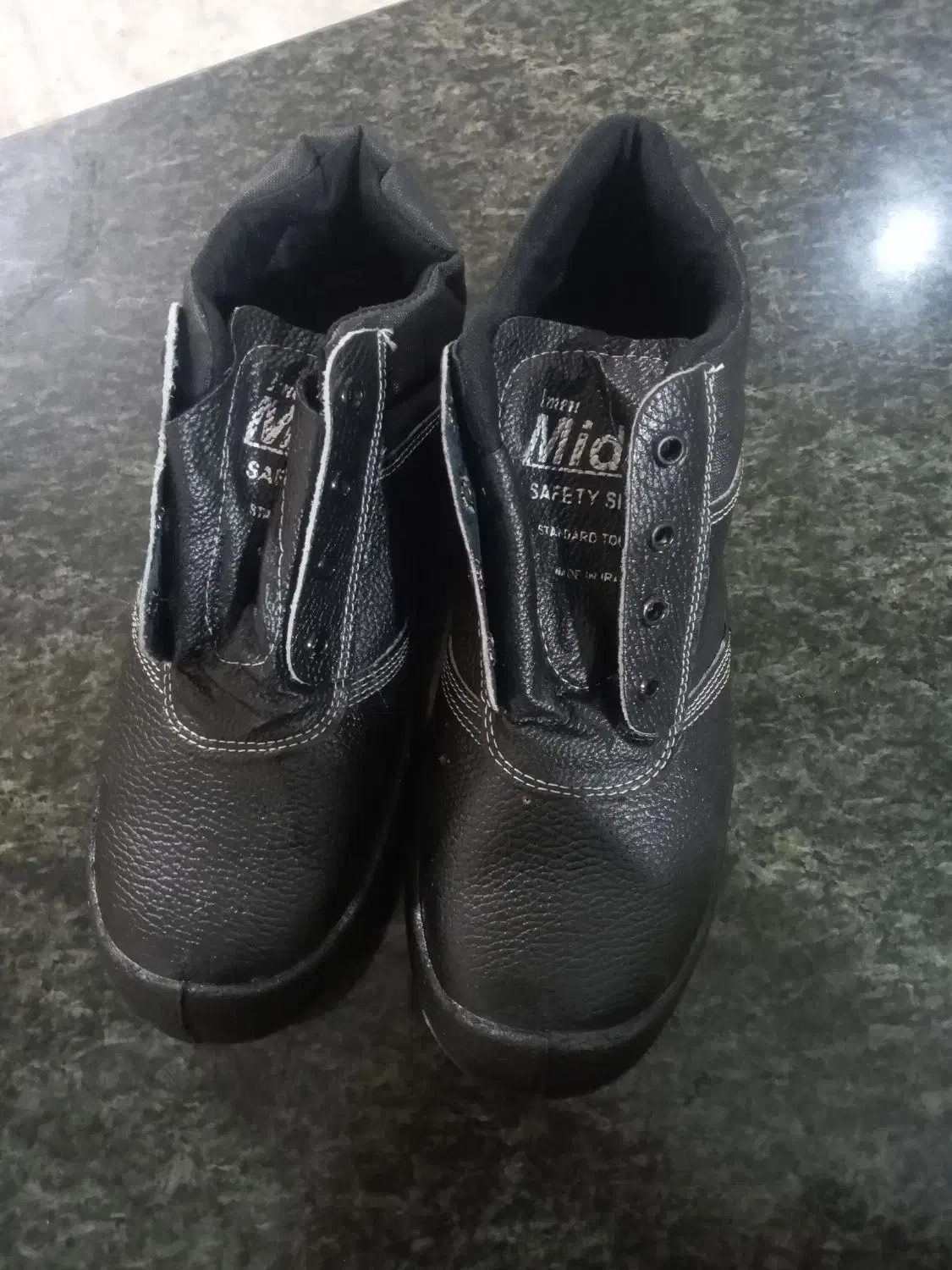 کفش کار|کیف، کفش، کمربند|بروجرد, |دیوار