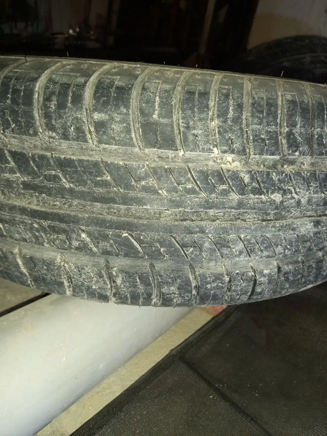 یک جفت لاستیک ۱۴پژویی ۷۰درصد|قطعات یدکی و لوازم جانبی|لاران, |دیوار