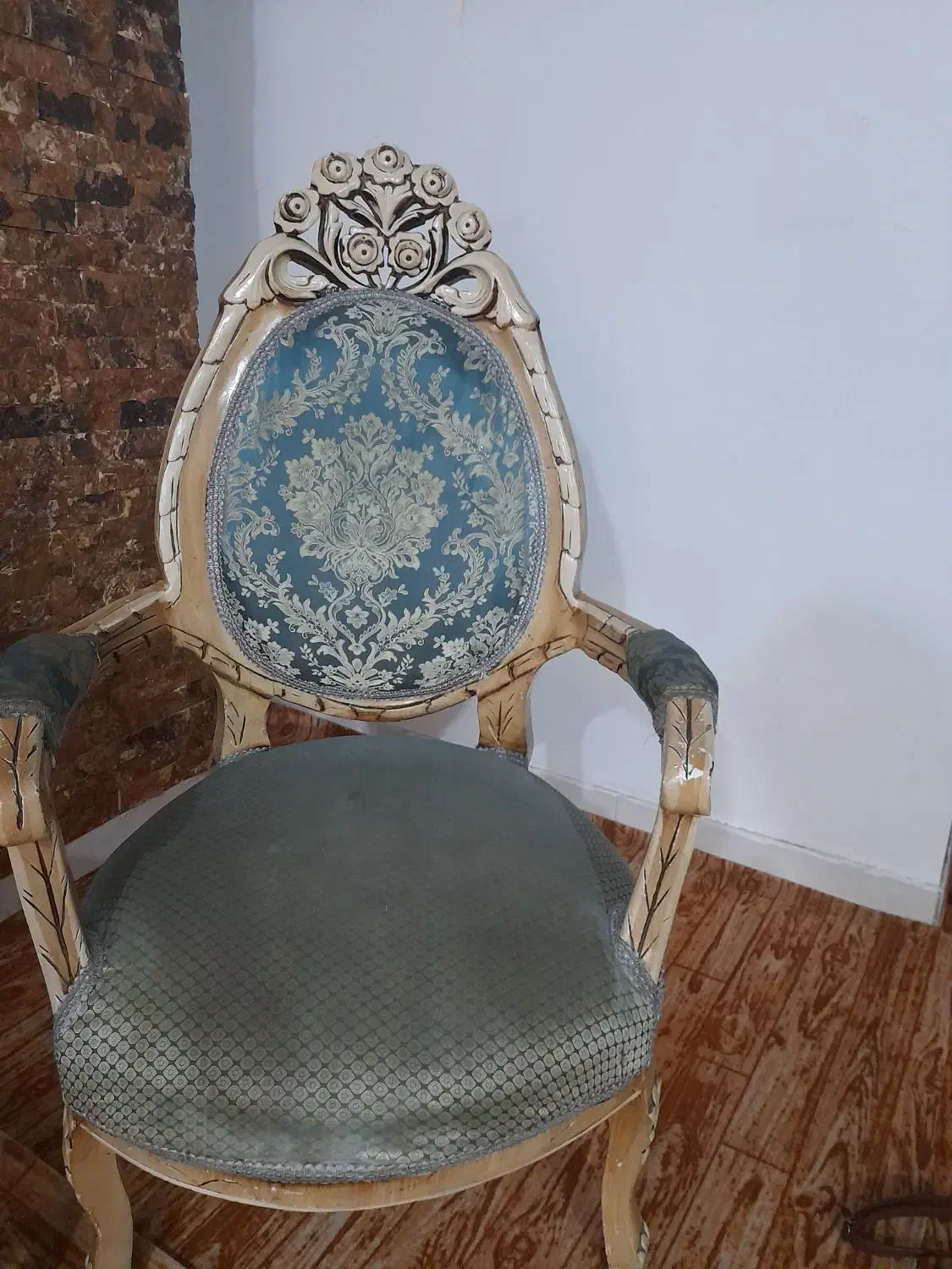 مبل تاج دار|مبلمان خانگی و میز عسلی|تالش, هشتپر|دیوار