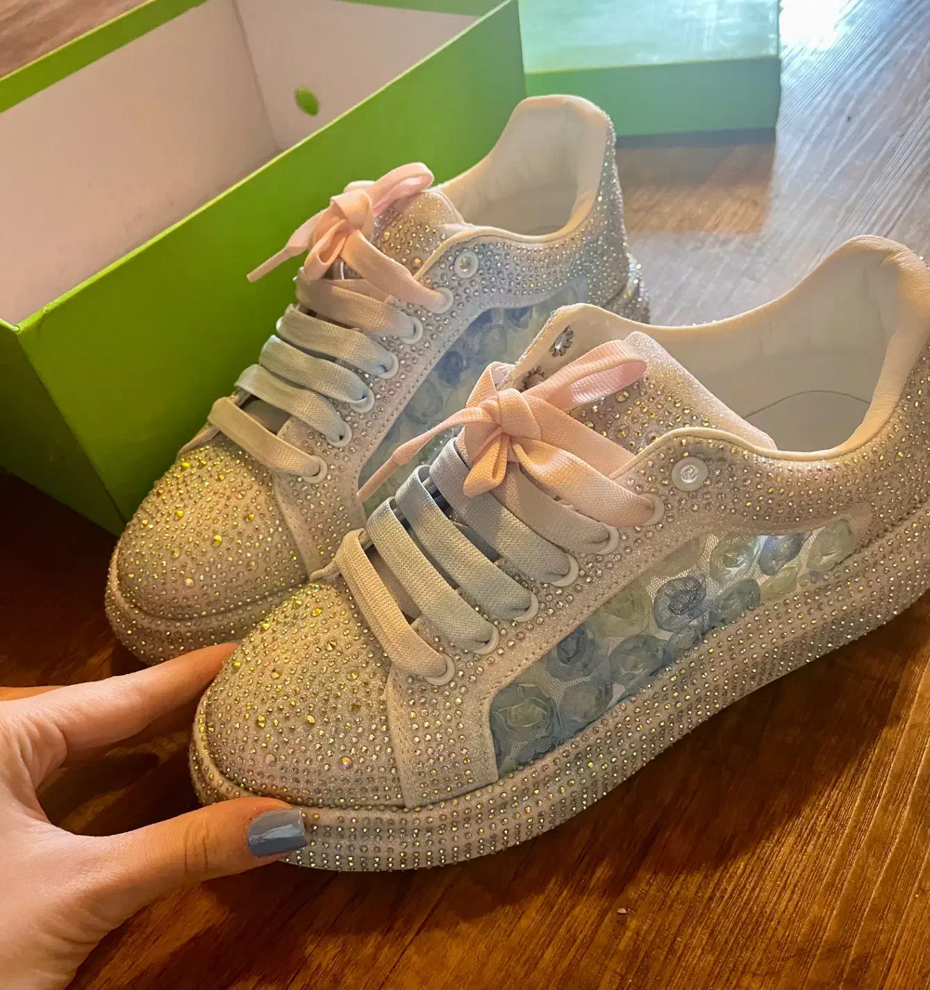 کتونی|کیف، کفش، کمربند|بندر انزلی, آذربایجان|دیوار