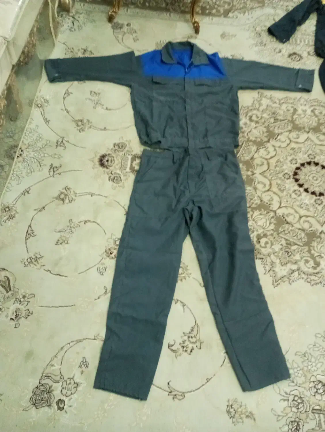 لباس فرم کار|لباس|فلاورجان, |دیوار