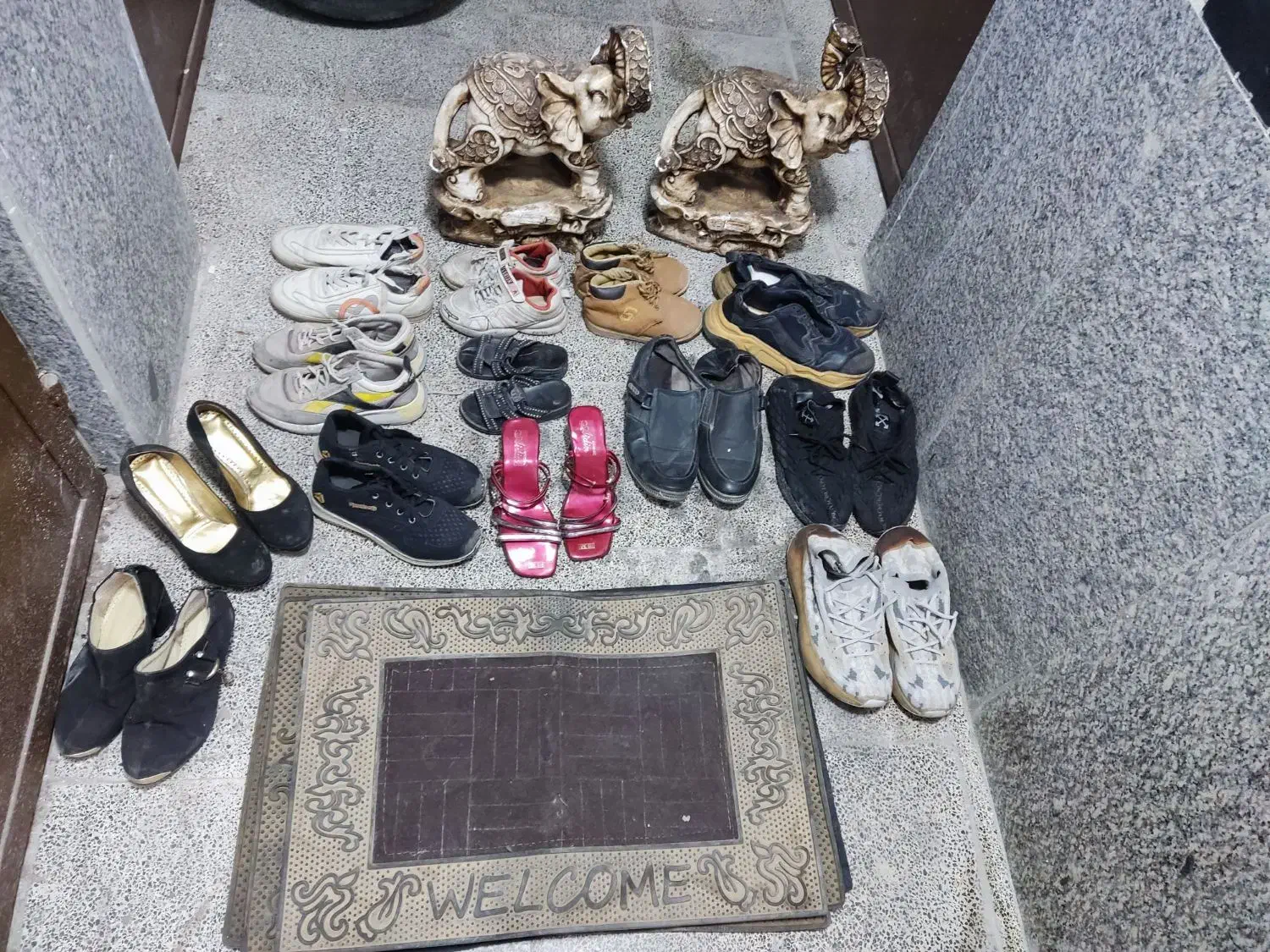 کفش|کیف، کفش، کمربند|بیرجند, |دیوار