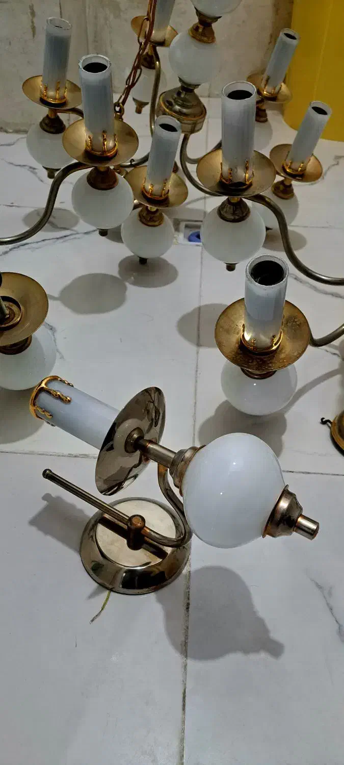 لوستر بزرگ برنز و شب خواب|لوستر و چراغ آویز|ایلام, |دیوار