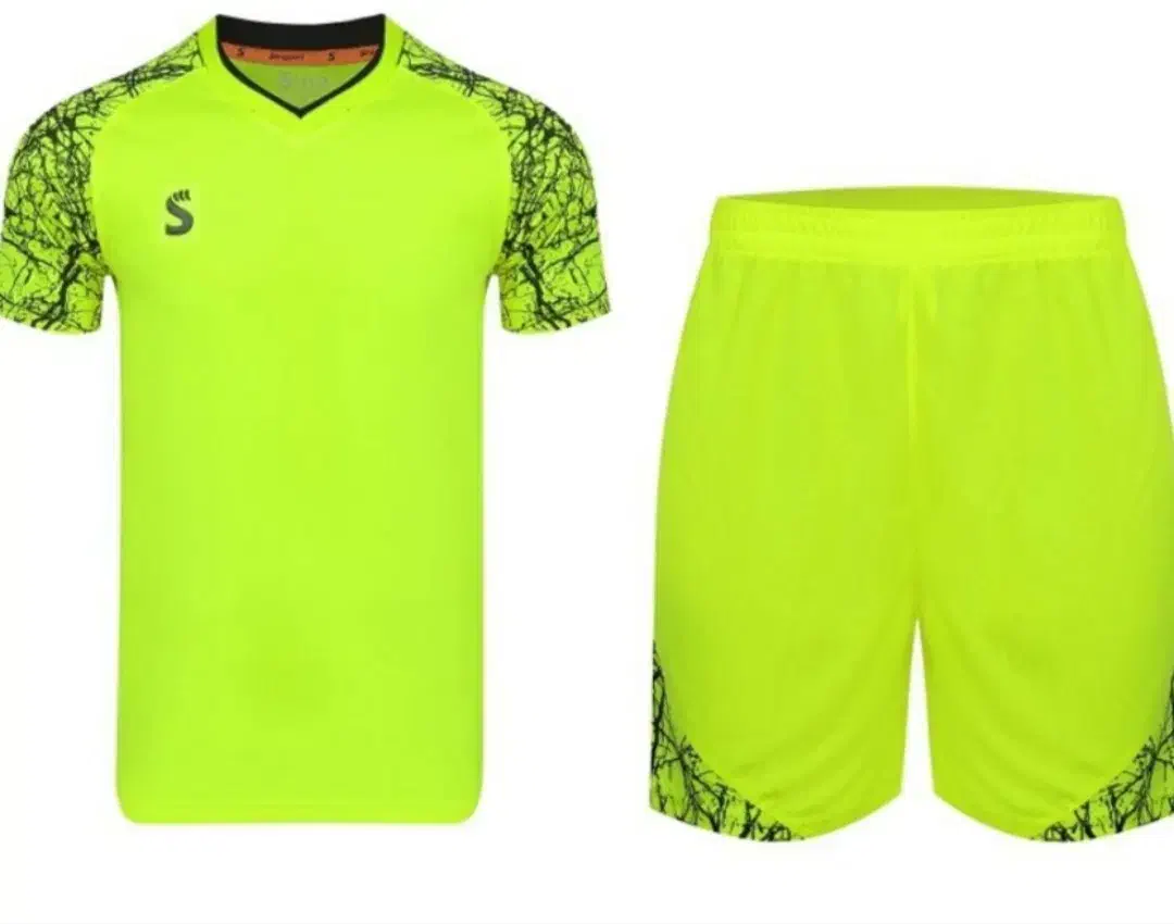 دو ست دست لباس ورزشی|لباس|شوش, |دیوار