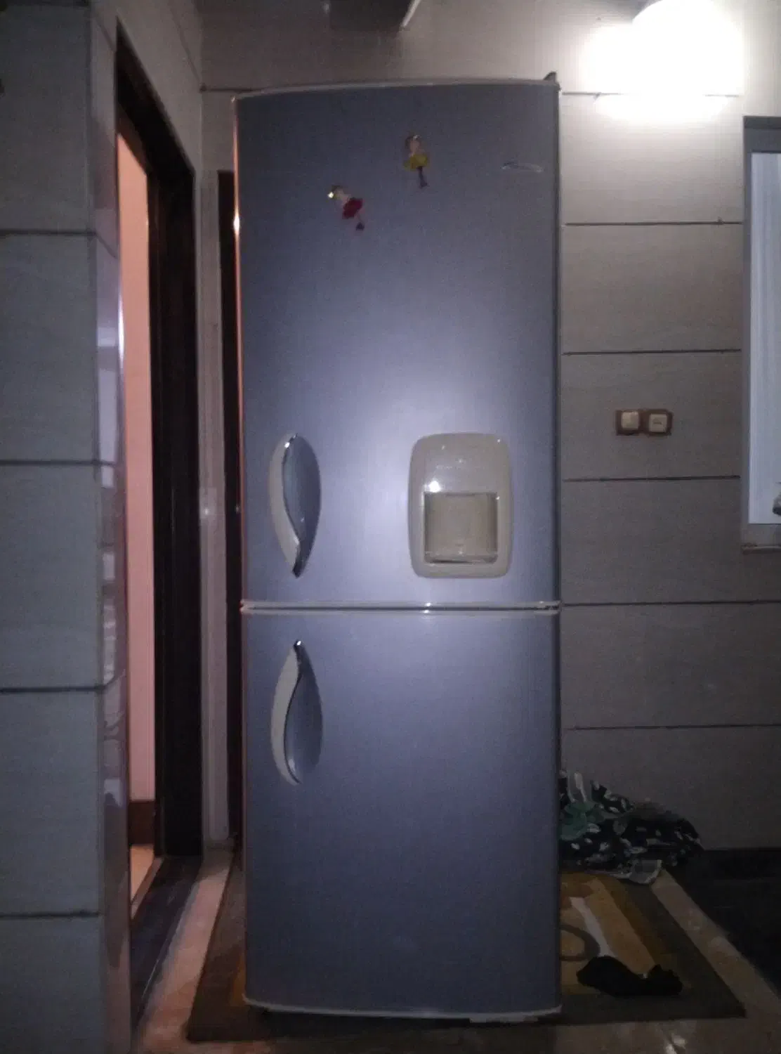 یخچال|یخچال و فریزر|آشخانه, |دیوار