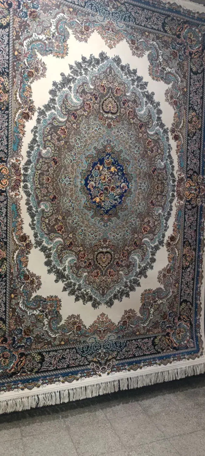 ۴ تخته فرش نو ( ۶ متری. هفتصد شانه) افشار زرینه|فرش|قروه, |دیوار