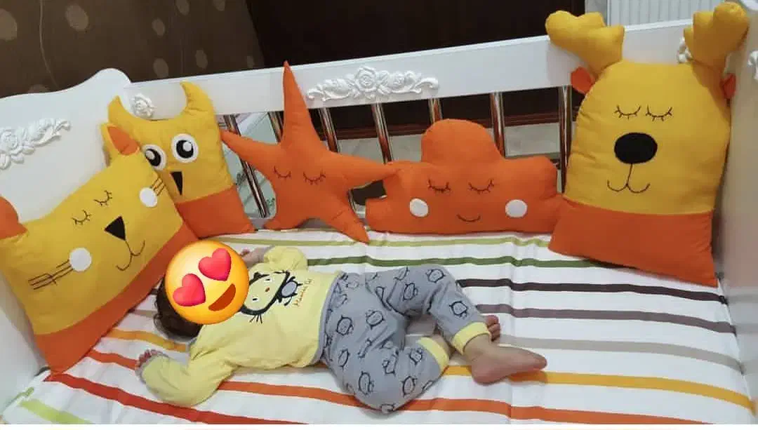 تخت کنار مادر کودک به همراه تشک|اسباب و اثاث بچه|بروجن, |دیوار