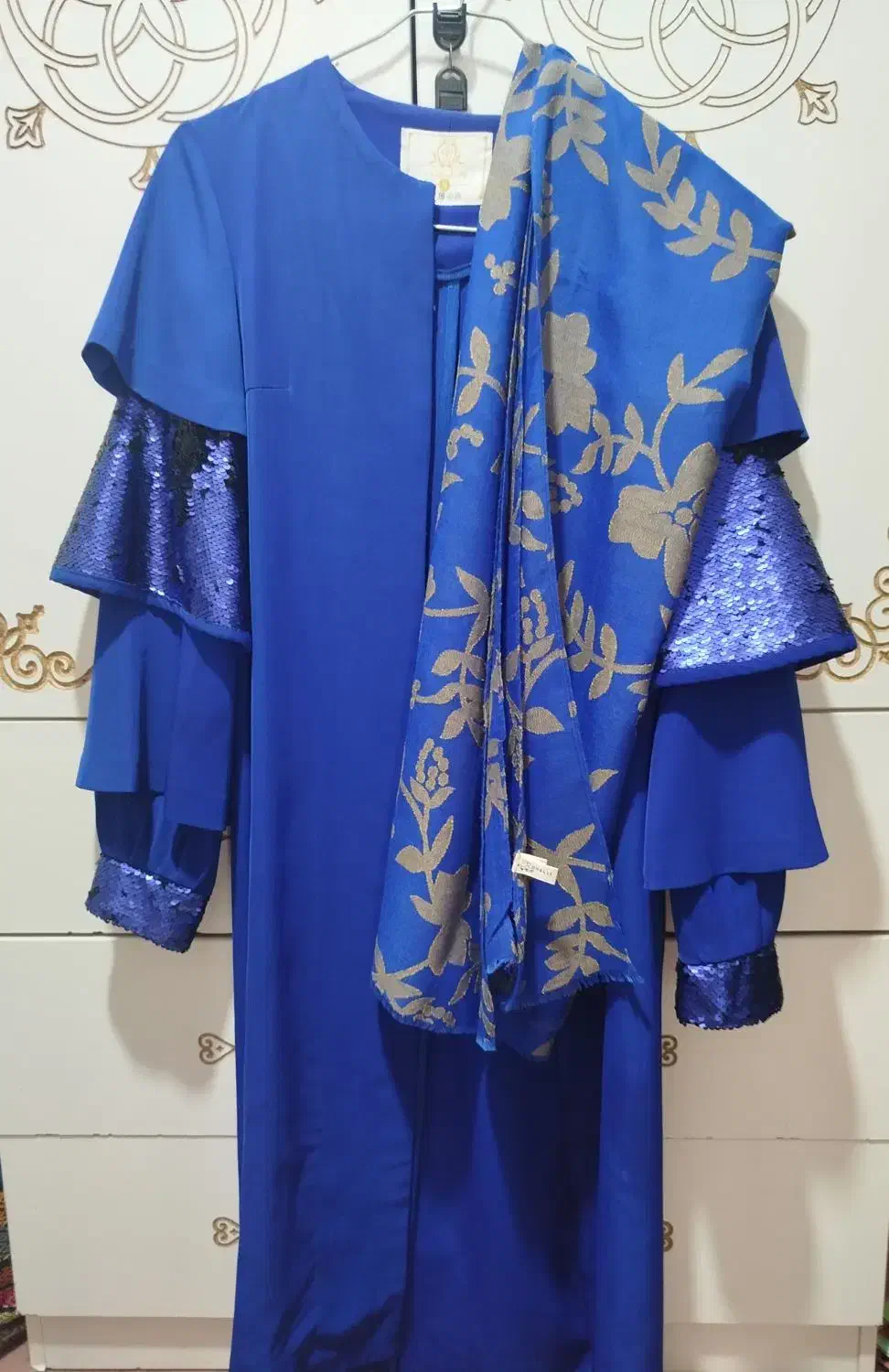 سِت مانتو و شال|لباس|پیشوا, |دیوار