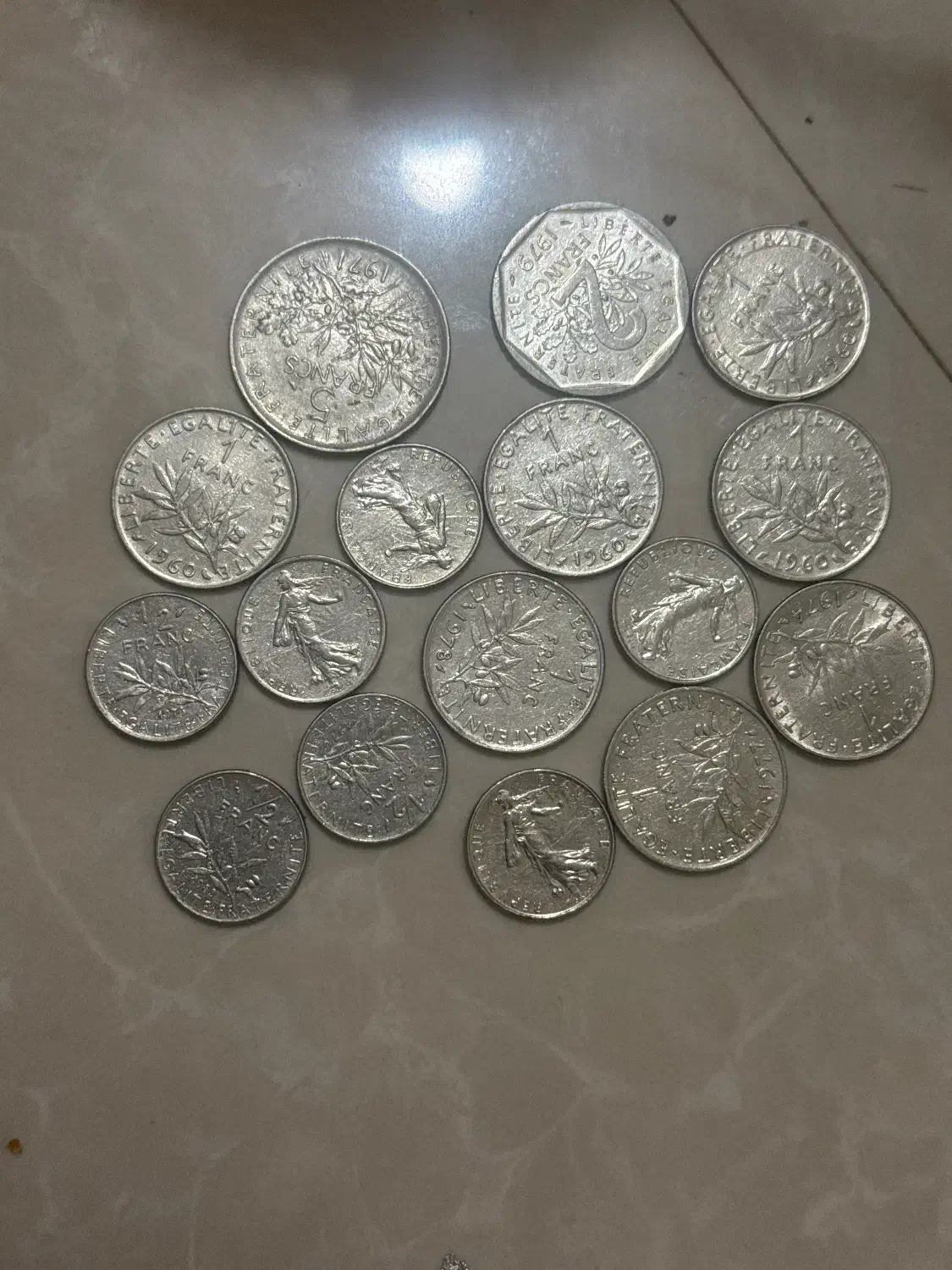 هجده عدد سکه فرانک یکجا به قیمت کل ۶۵۰|کلکسیون سکه، تمبر، اسکناس|پرند, فاز ۳|دیوار