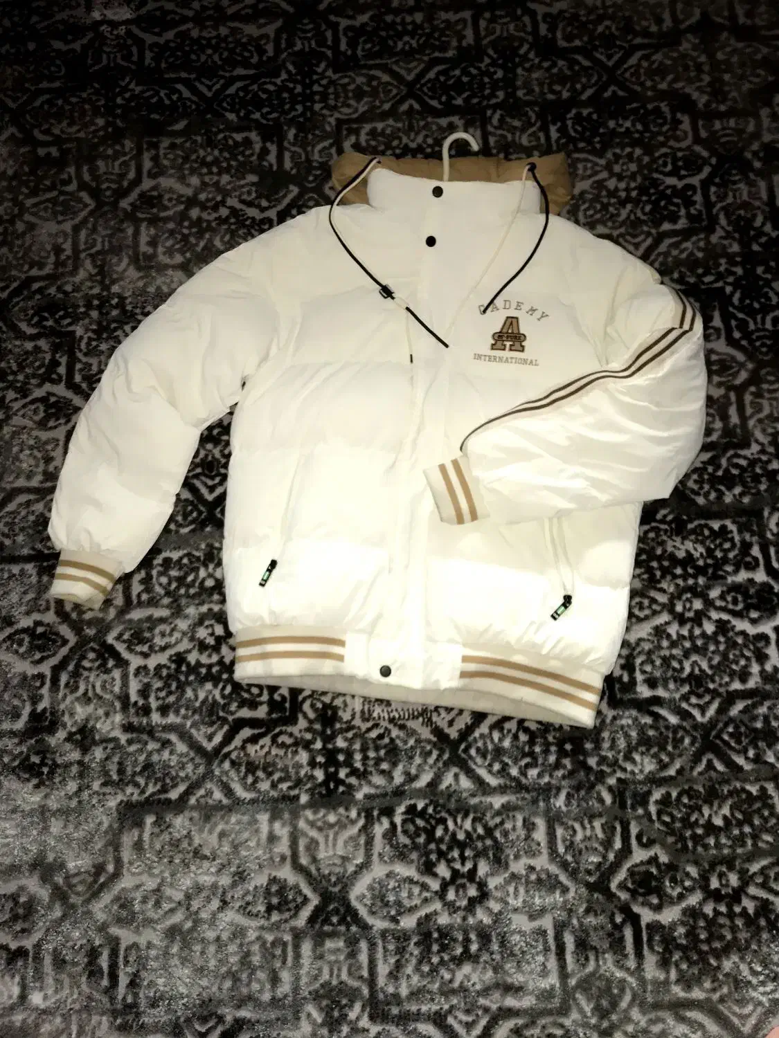 کاپشن اسپورت درحدنو|لباس|ساری, |دیوار