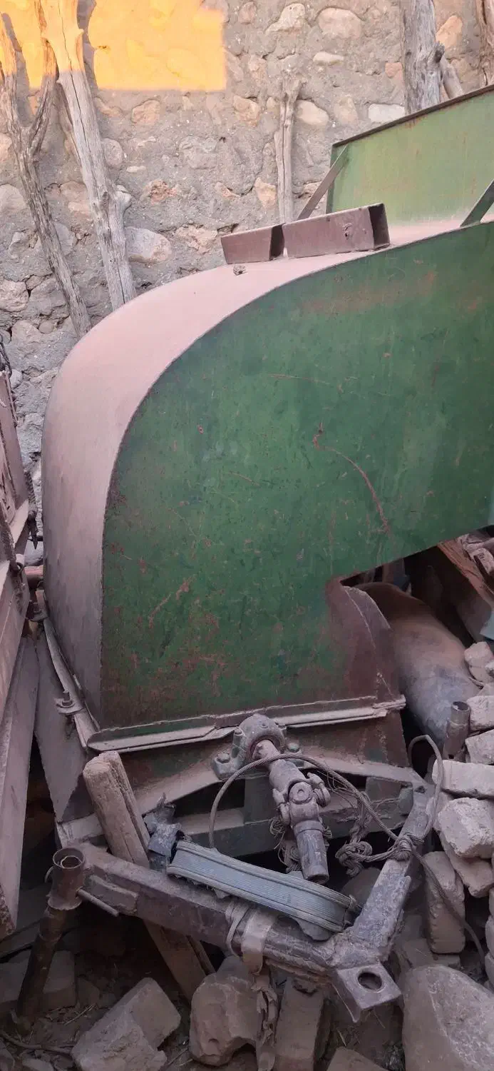 تریلی و خرمن کوب قدیمی تراکتور|ماشین‌آلات صنعتی|چگنی, |دیوار