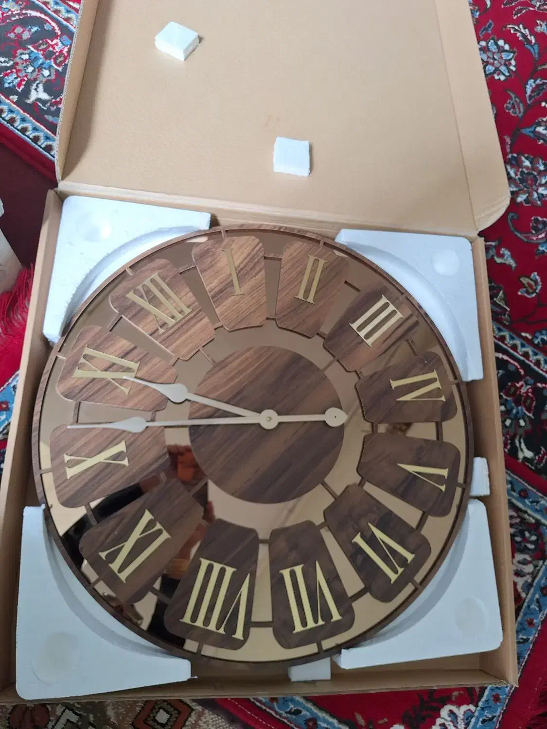 ساعت دیواری در حد نو با کارتن|ساعت دیواری و تزئینی|همدان, |دیوار