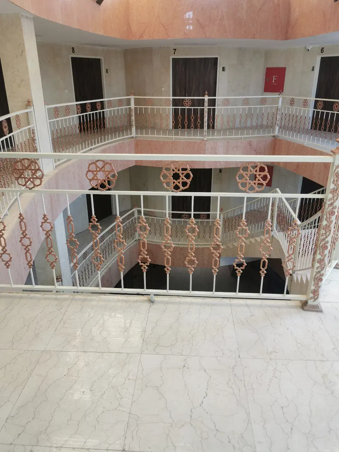 دفتر نوساز بر خیابان هاتف در مجتمع تجاری و اداری|اجارهٔ دفتر کار، اتاق اداری، مطب|اصفهان, نقش جهان|دیوار