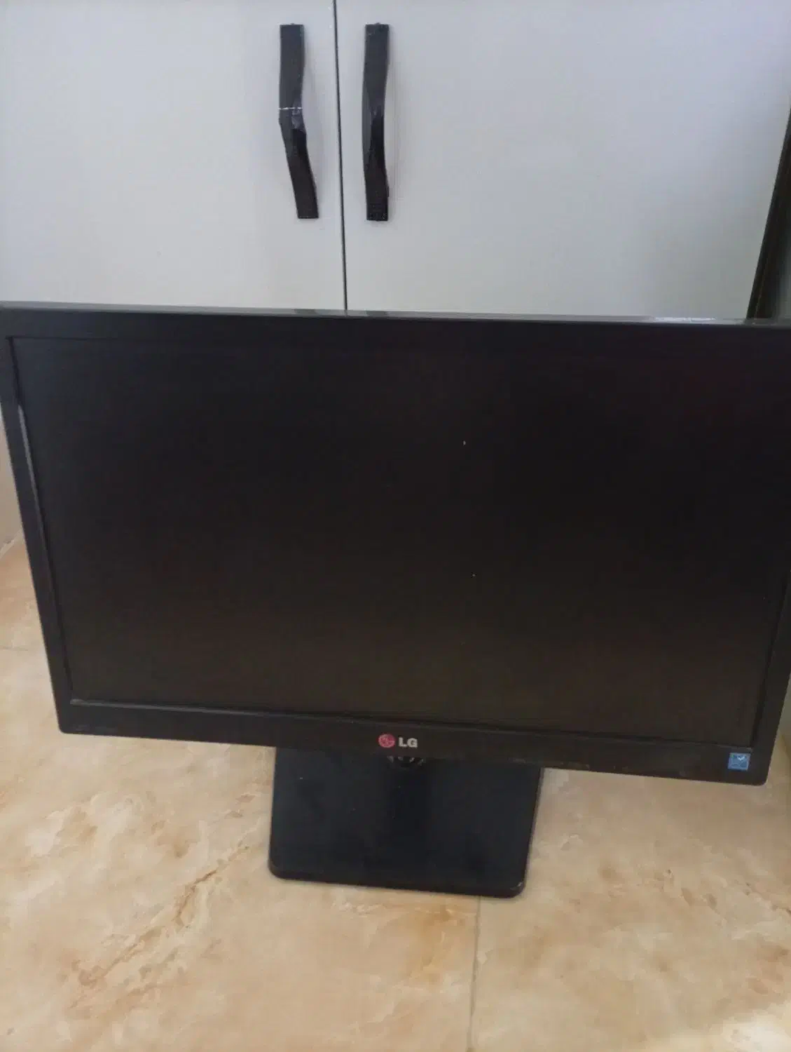 کامپیوتر|رایانه رومیزی|میانه, |دیوار