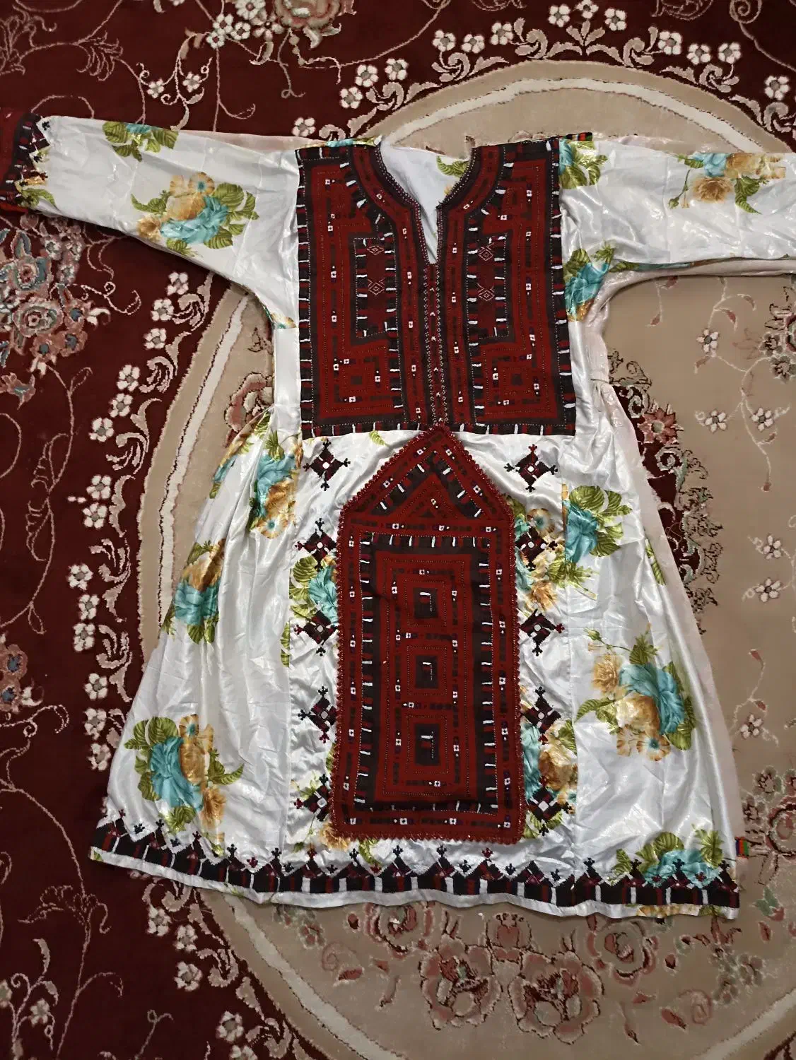 لباس نو بدون استفاده|لباس|کنارک, |دیوار