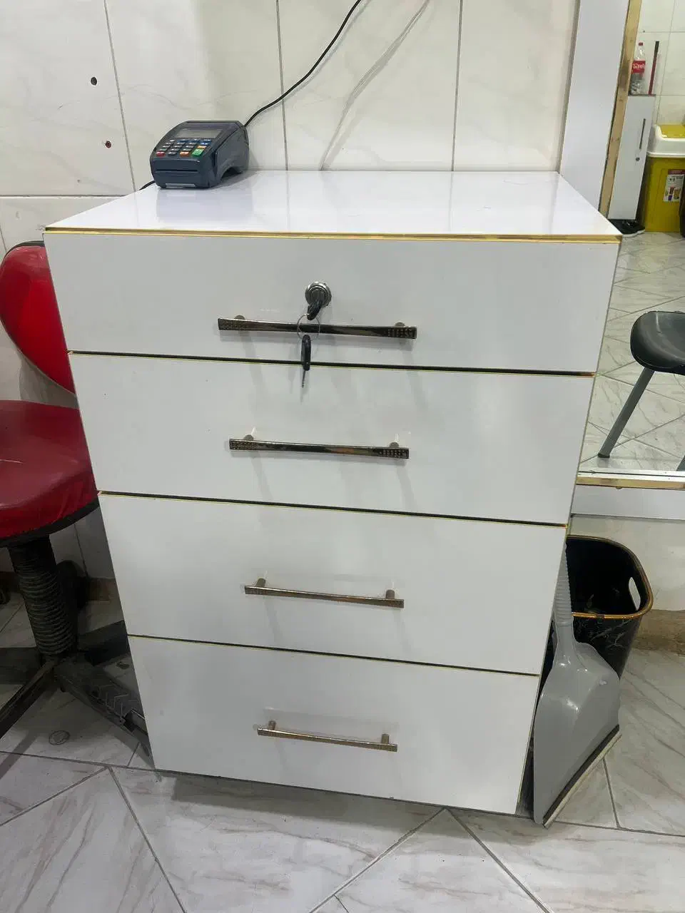 دکور آرایشگاه|آرایشگاه و سالنهای زیبایی|مشهد, شهید معقول|دیوار