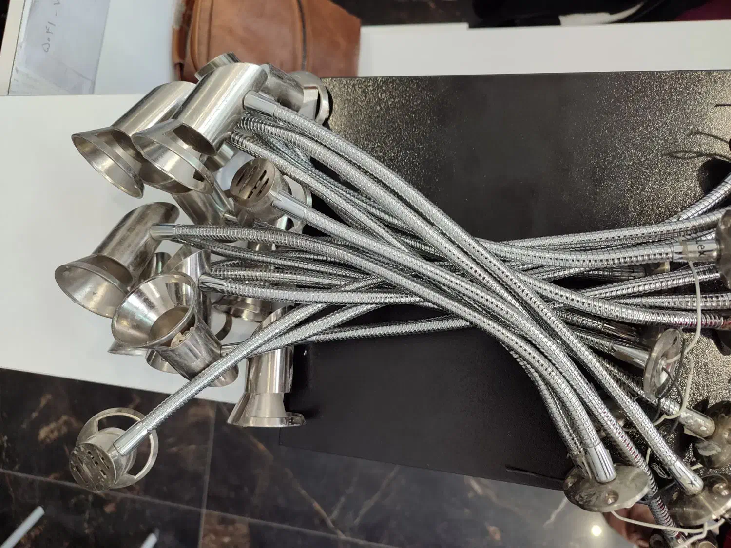 پایه دیواری قابل تنظیم هالوژنی فلزی|لوستر و چراغ آویز|قم, باغ کرباسی|دیوار