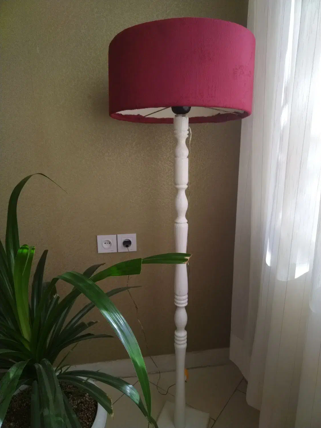 اباژور ایستاده سالم درحدنو پایه چوبی|چراغ خواب و آباژور|مشهد, شهرآرا|دیوار