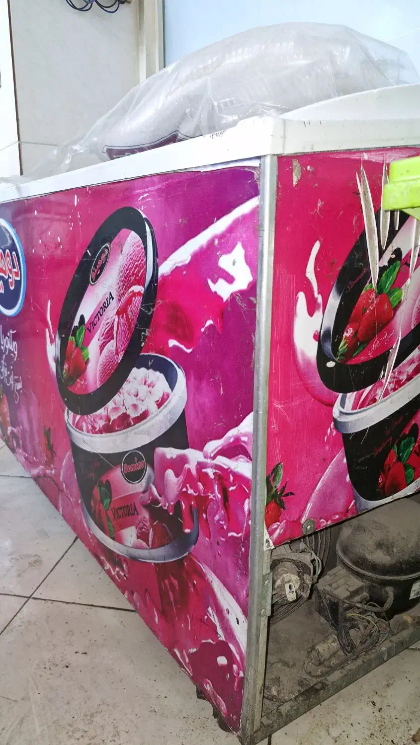 یخچال مکعبی و یخچال بستنی دومینو و تابلو|کافی‌شاپ و رستوران|نسیم‌شهر, |دیوار