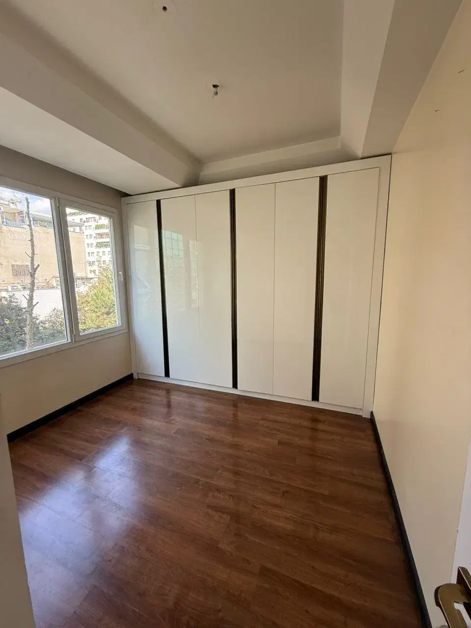 160متر3خوابه طبقه3،فرمانیه شرقی خ سنبل(فول مشاعات)