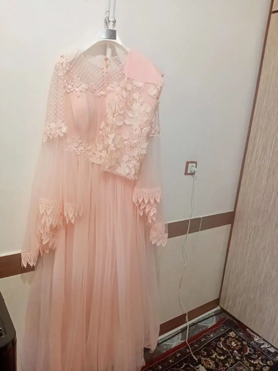 لباس مجلسی|لباس|الشتر, |دیوار