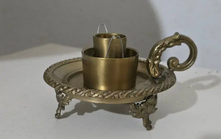 شمعدون برنجی|کلکسیون اشیاء عتیقه|رشت, سعدی (تختی)|دیوار