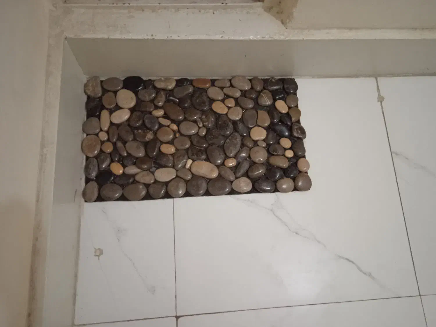 پادری سنگی|پادری|خرم‌آباد, |دیوار