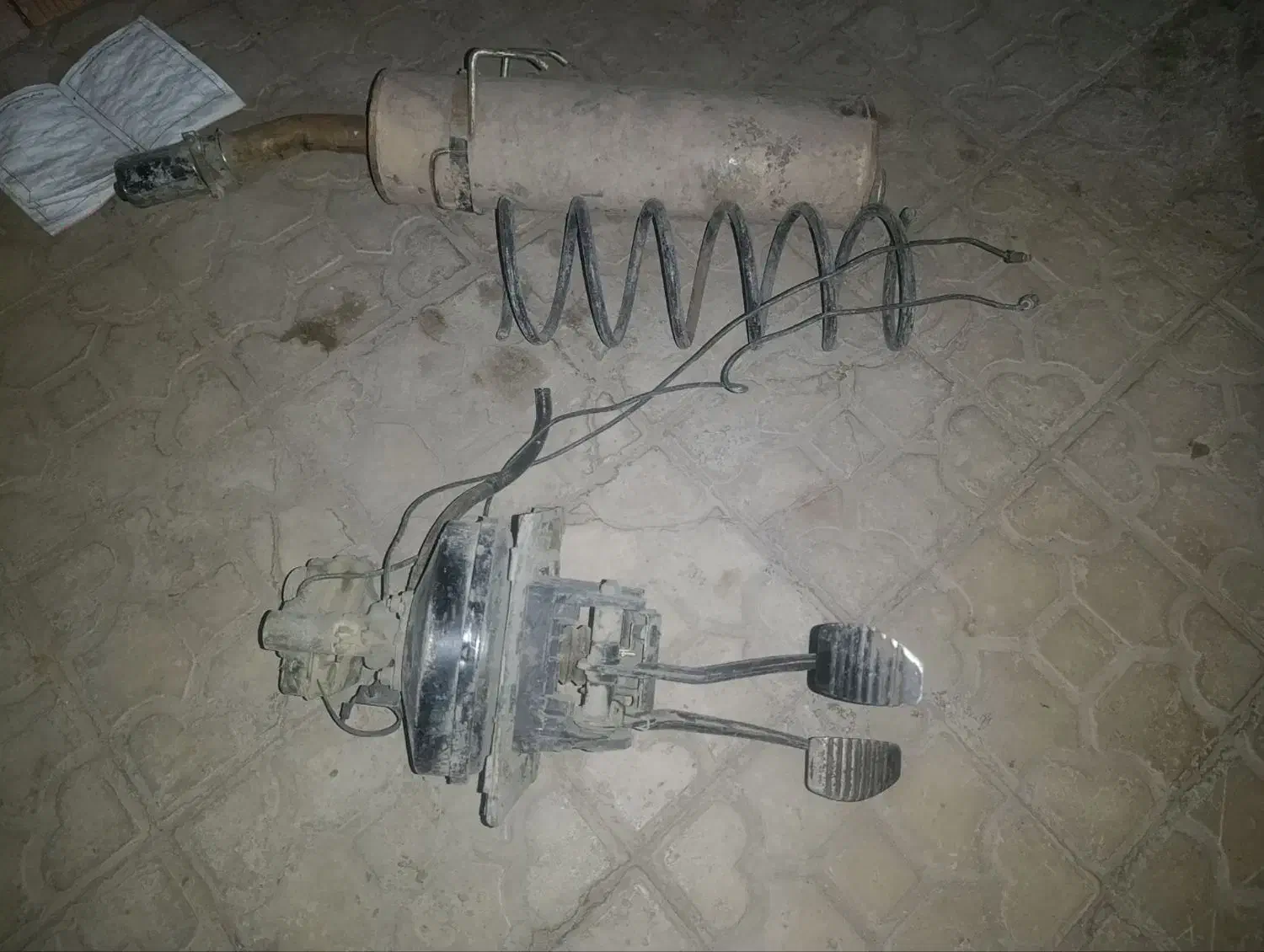 پوسته ترمز 405فنر کمک جلو405 و اگزوز 405|قطعات یدکی و لوازم جانبی|زرند, |دیوار