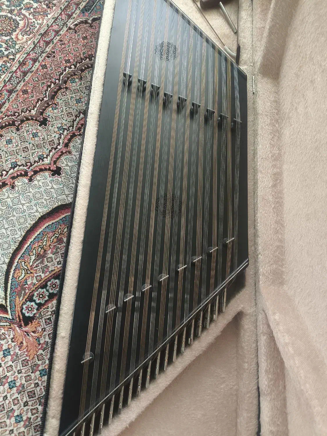 سنتور|سازهای سنتی|نوشین شهر, |دیوار