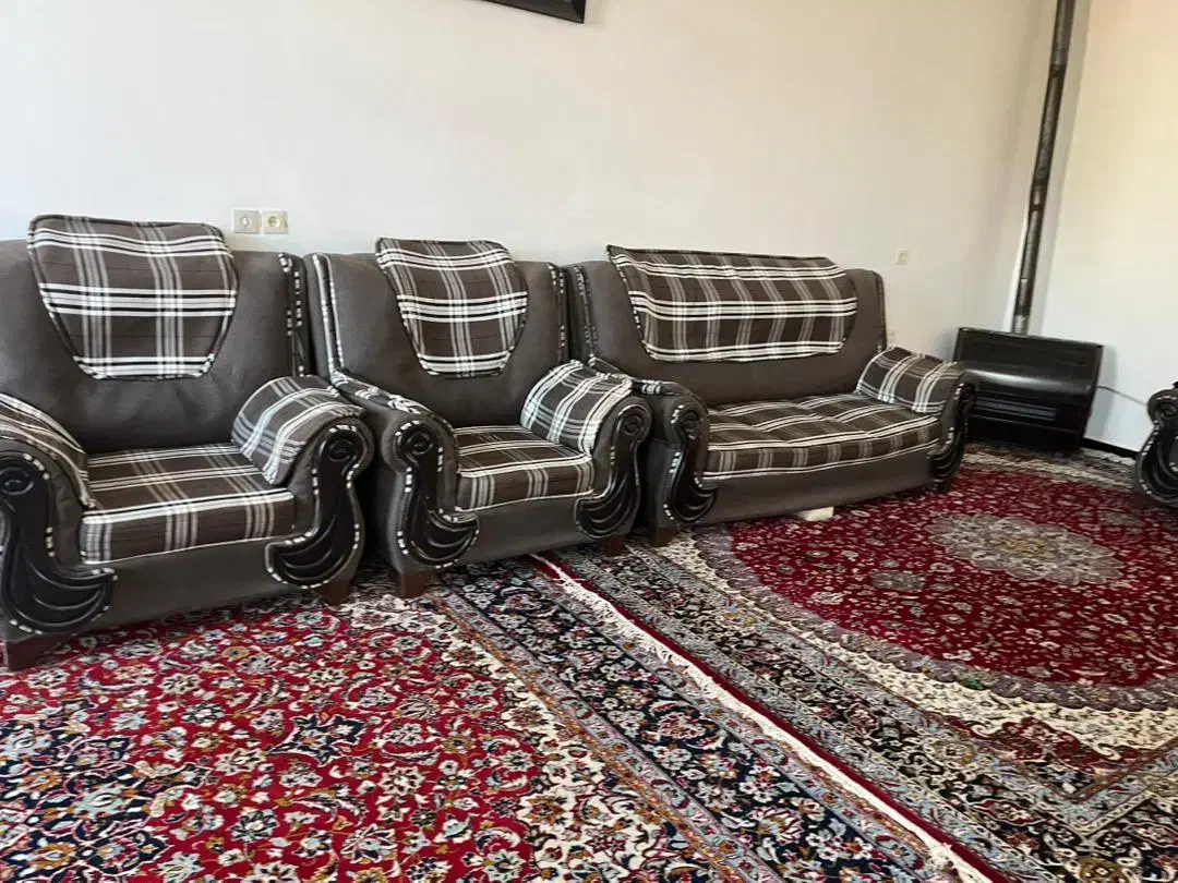 یک دست مبل نه نفره تمیز وسالم|مبلمان خانگی و میز عسلی|صالح آباد (ایلام), |دیوار