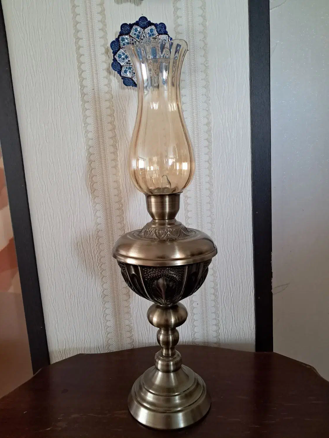 فروش چراغ لاله، ساعت و میز تلفن|میز تلفن|هشتگرد, فاز ۱ مهستان|دیوار