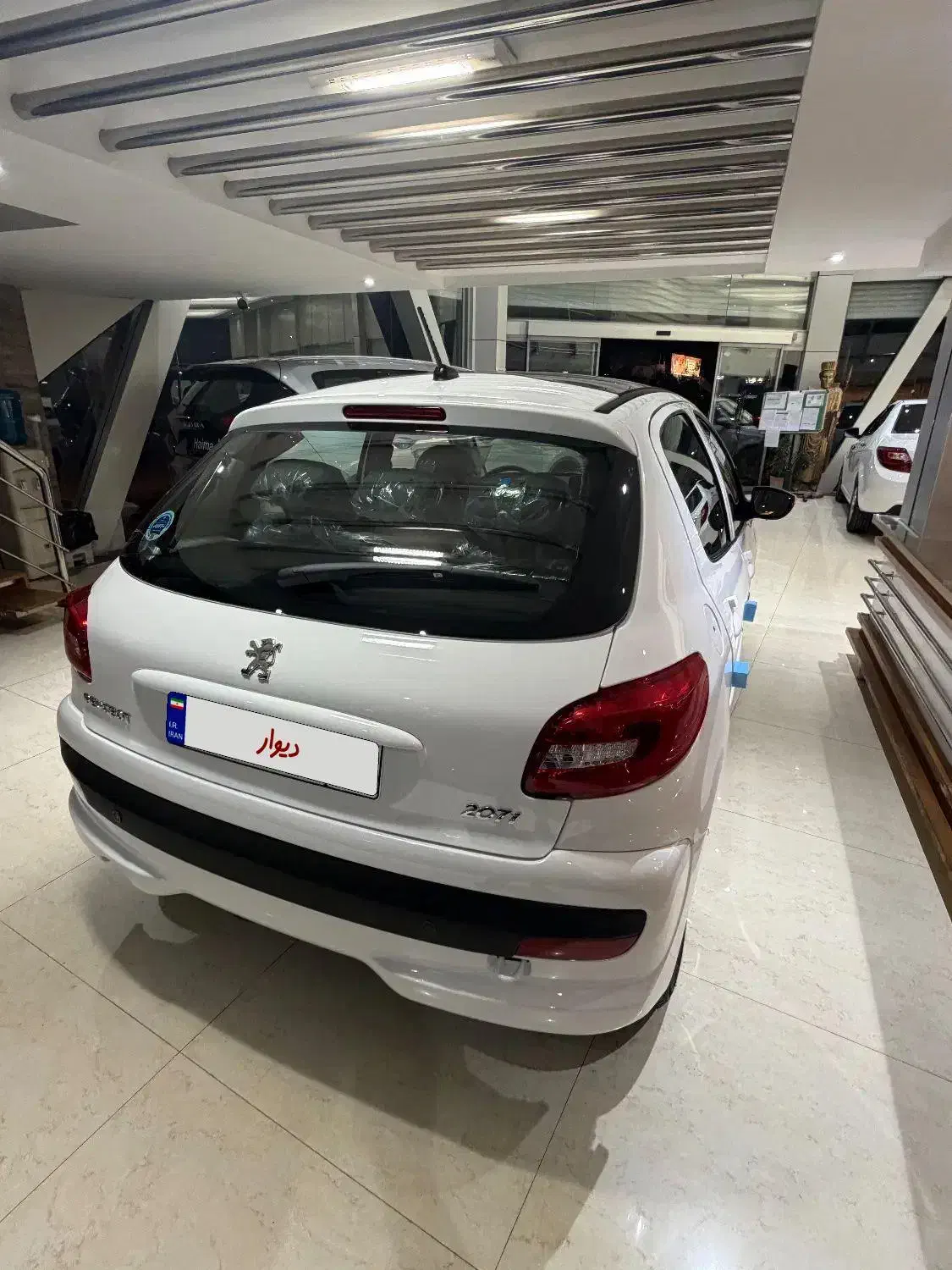 ۲۰۷ اتوماتیک سقف پانا موتور تیوفایو پلاس+سفید|خودرو سواری و وانت|شیراز, شهرک بزین|دیوار