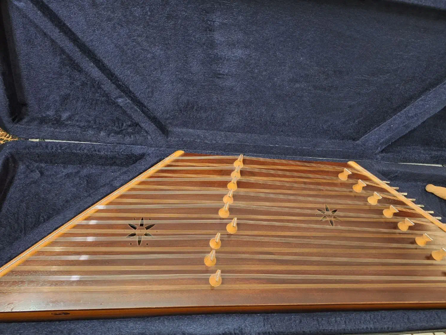 سنتور درحد نو|سازهای سنتی|ملارد, |دیوار