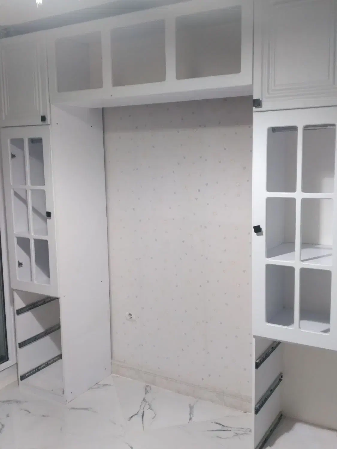 تخت|تخت و صندلی بچه|هشتگرد, هیو|دیوار