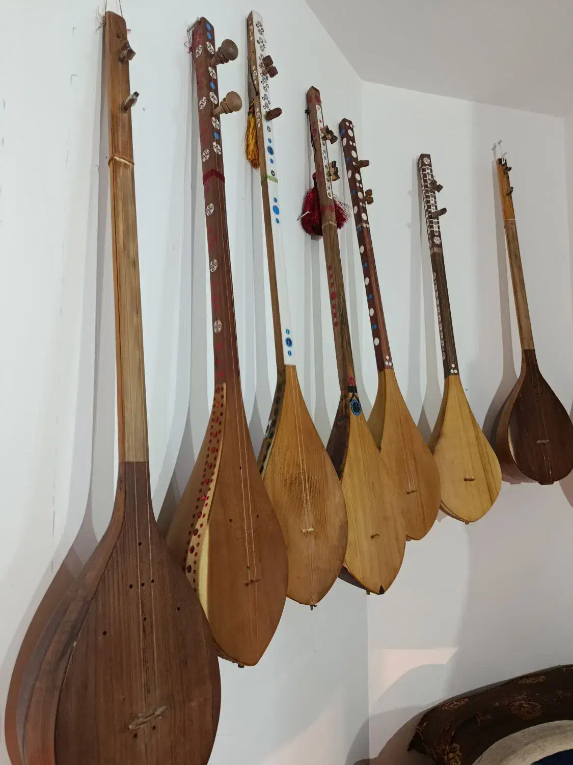 دمبوره وطنی|سازهای سنتی|جوادآباد, |دیوار