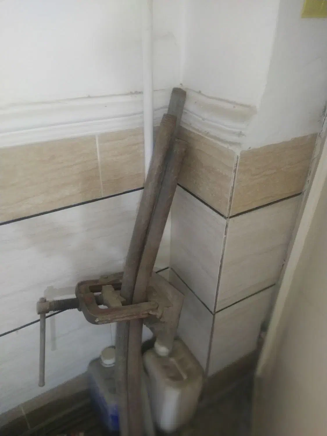 گیره لوله با پایه هاش|ابزارآلات|اهواز, پادادشهر|دیوار