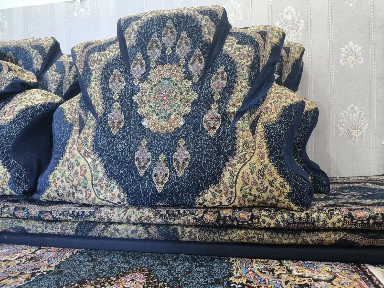 پشتی خلیجی|پشتی|باوی, |دیوار