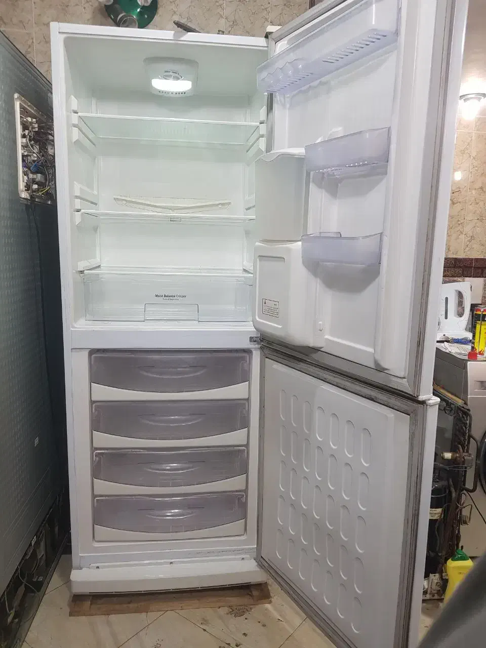 یخچال فریزر بدون برفک|یخچال و فریزر|لاهیجان, خمیر کلایه|دیوار