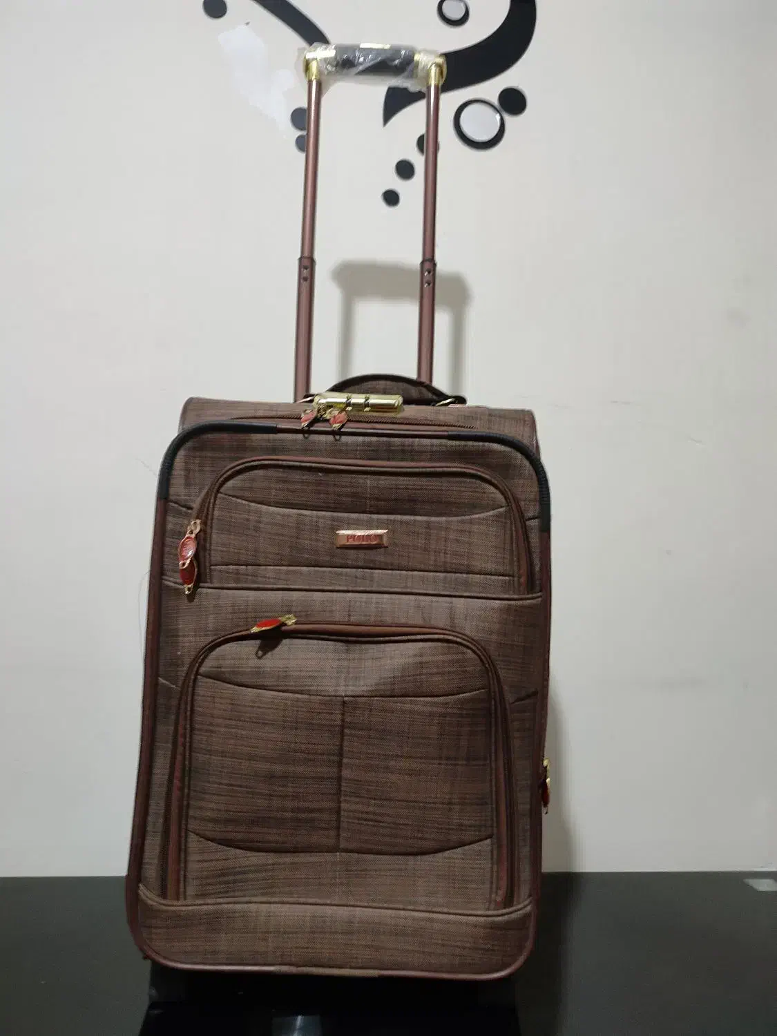 چمدان مسافرتی|کیف، کفش، کمربند|پرند, فاز ۵|دیوار