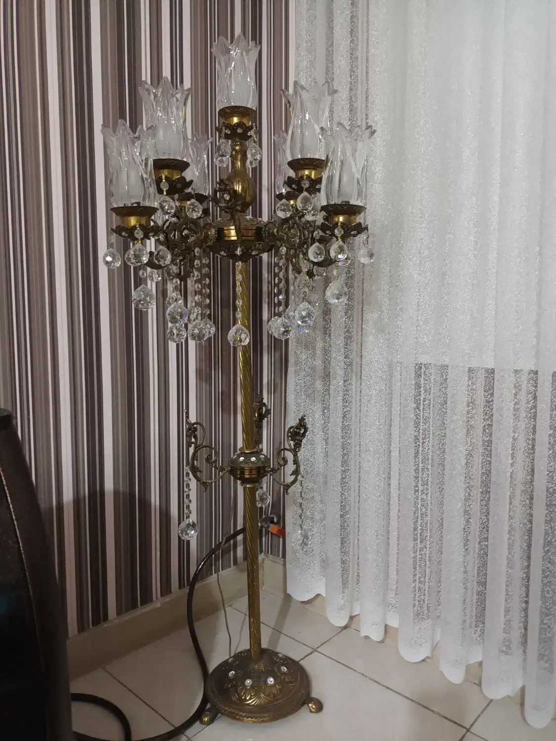 آباژور کنار سالنی|چراغ خواب و آباژور|اسلام‌شهر, صادقیه|دیوار