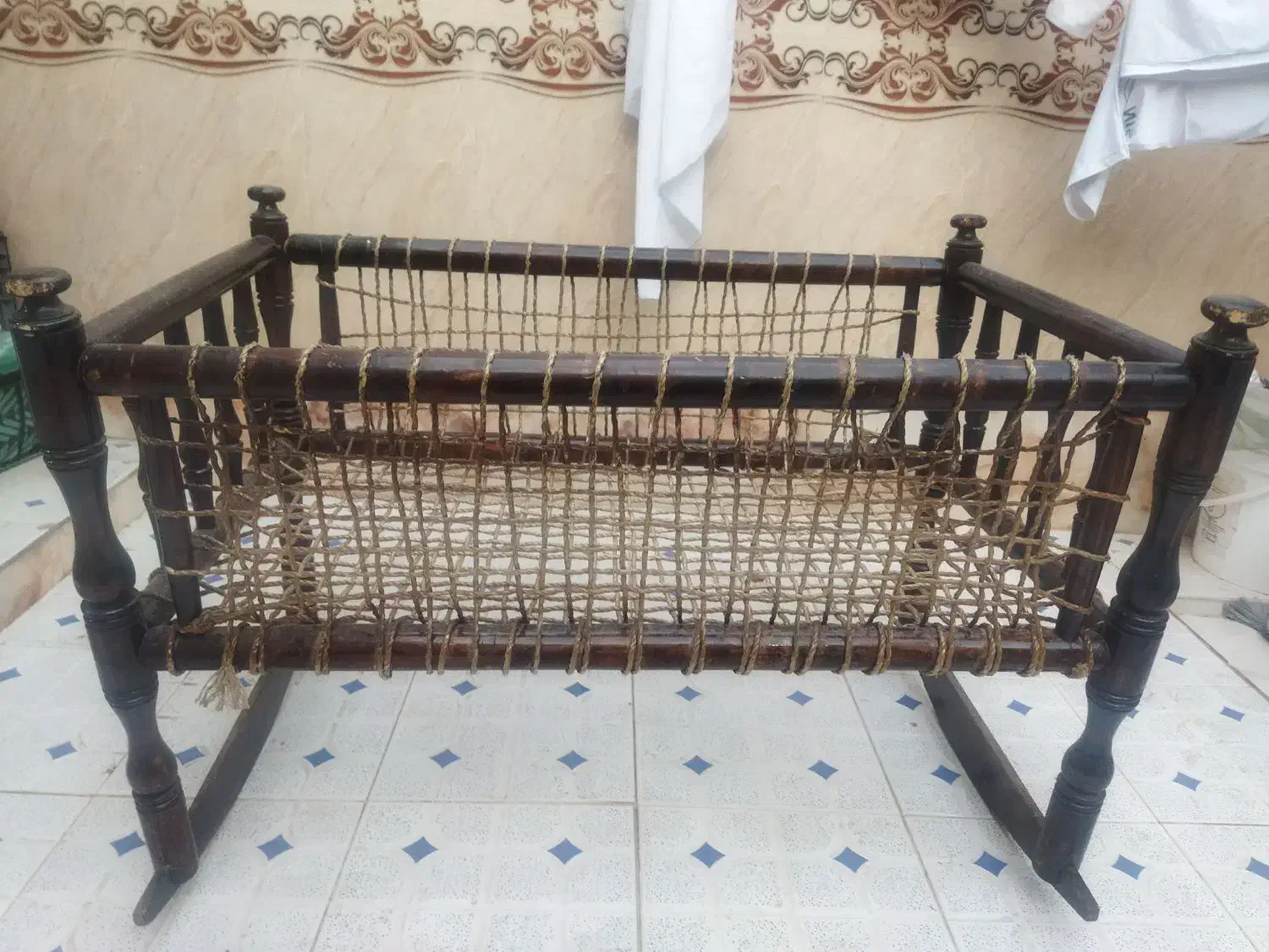 گهواره چوبی|اسباب و اثاث بچه|خمینیشهر, |دیوار