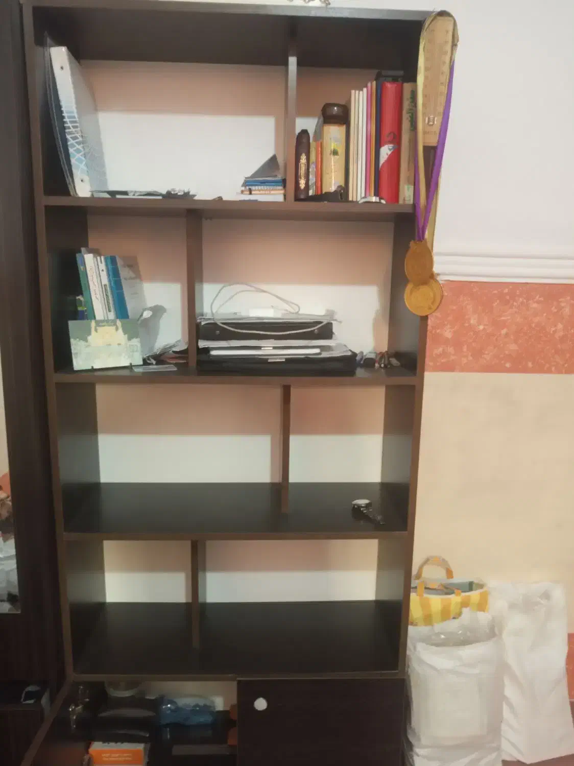 کتابخانه|کتابخانه، شلف، قفسه‌های دیواری|خاش, |دیوار